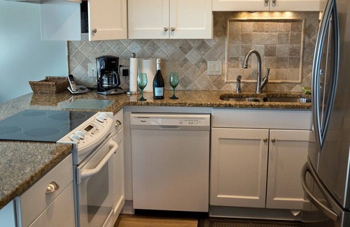 Emerald Isle Condo | Beautiful Corner Oceanfront 3 Bedroom 2 Bath Condo