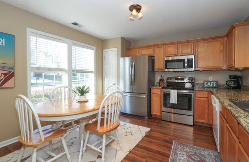 East Forest House | Beautiful Home Near Uptown and South Park Mall