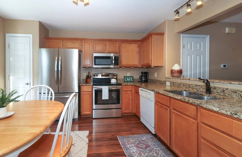 East Forest House | Beautiful Home Near Uptown and South Park Mall