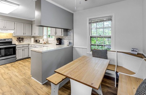 Winston - Salem House | Beautiful Large Home, Great 4 Kids. 2x Living Room