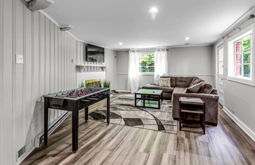 Winston - Salem House | Beautiful Large Home, Great 4 Kids. 2x Living Room