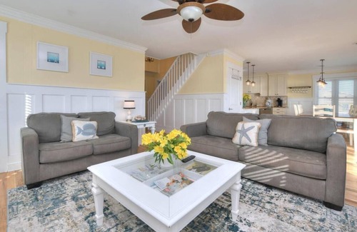 Long Beach House | Beautiful, Ocean front 4 Bdrm/2 Bath Home-Sleeps 12