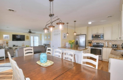 Long Beach House | Beautiful, Ocean front 4 Bdrm/2 Bath Home-Sleeps 12