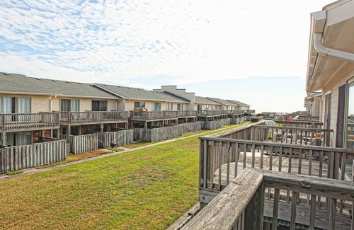 Pine Knoll Shores Condo | Beautifully Decorated Condo with Private Balcony, Free WiFi, Shared Pool, W/D