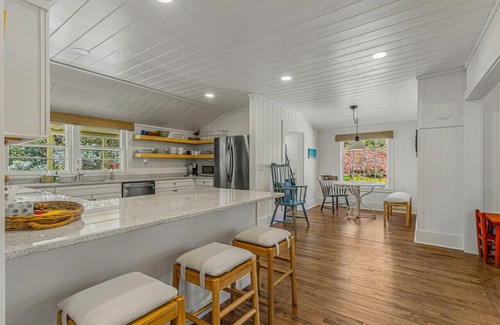 Cashiers House | Beautifully renovated cottage only 6 minutes to Cashiers!