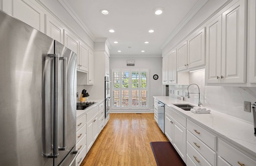 Terrell House | Bella Vista by Socharm | Lakefront Getaway
