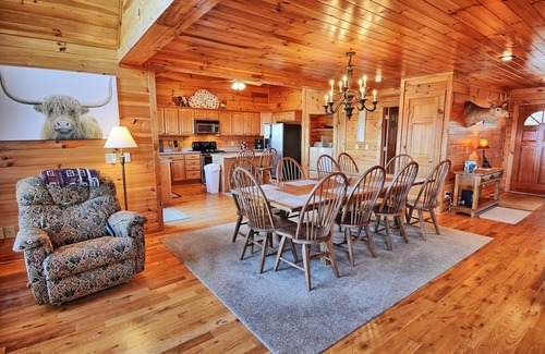 West Jefferson Cabin | Big Ashe View-Open for Bookings! Views, Wi-Fi, Pool Table, Hot Tub