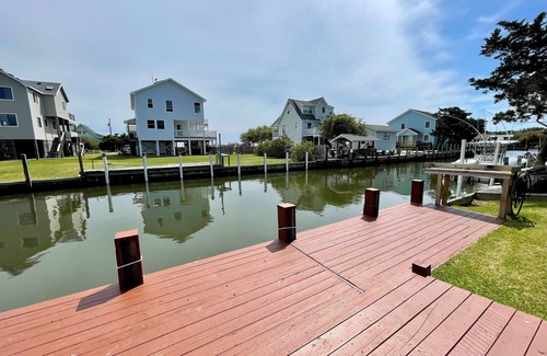 Ocracoke House | Blind Mullet: Family friendly, den, decks, deep water private dock.