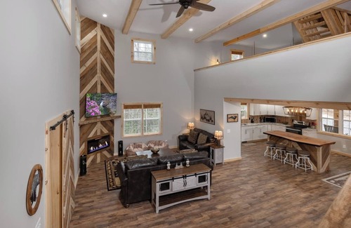 Deep Gap House | Boone Getaway | Dog Friendly, Hot Tub, Fire Pit!