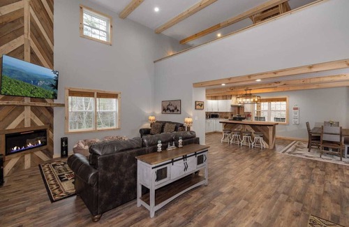 Deep Gap House | Boone Getaway | Dog Friendly, Hot Tub, Fire Pit!