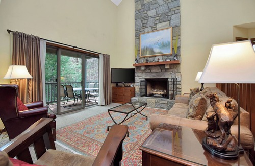 Blowing Rock Condo | Boxwood 4 | Fireplace, Restaurant, Pool, Spa