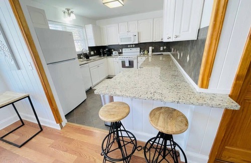 Ash House | Bright cozy duplex unit with a pool B
