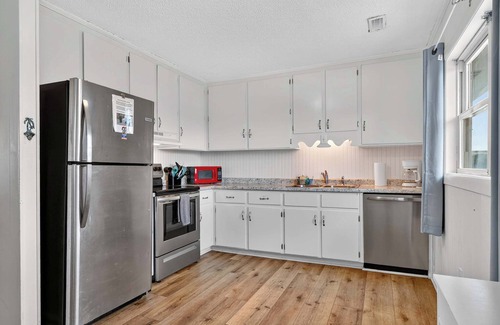Topsail Beach House | Bright & Relaxing 4BR Retreat, South Topsail