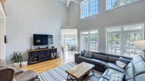 Denver House | Bright Water Cove Priv DockBoat Ramp Waterfront Saltwater Pool AvantStay