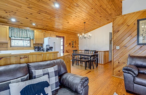 Bryson City Cabin | Bryson City Cabin w/Hot Tub, Views & Pool Table!