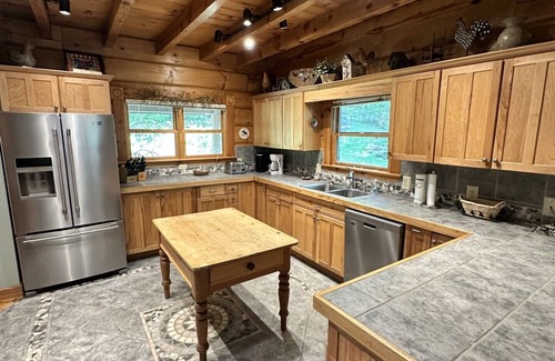 Highlands Cabin | Buckberry Lodge 5 BR/4.5 bath log cabin FIVE NIGHT MINIMUM