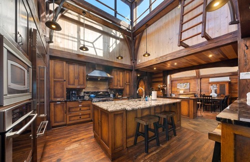 Cheshire House | Bullhead Mountain Lodge | Luxurious Black Mountain Home with Pool, Game room, and More!