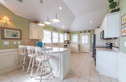 Ocean Sands House | C7474 Mayflower. Oceanside, Lake View, Pool, Hot Tub, Sheets & Towels.