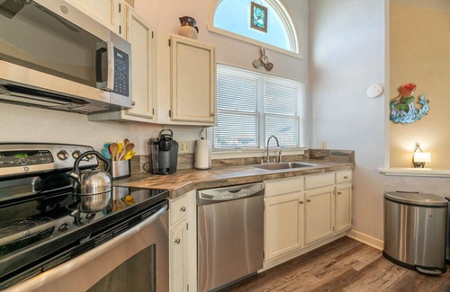 Ocean Sands House | C7729 Beach Dreams. 3 Large Masters, BIG Pool/Hot Tub, Pets OK!