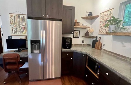 Hendersonville Cabin | Cabin ∙ 2 bedrooms ∙ 4 guests