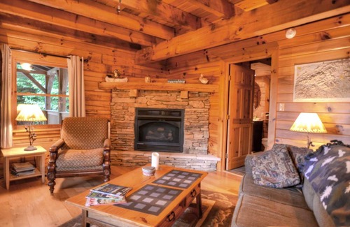Alarka Cabin | Cabin ∙ 2 bedrooms ∙ 4 guests