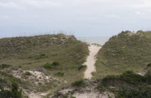 Ocean Isle Estates Cottage | Cabin ∙ 2 bedrooms ∙ 4 guests