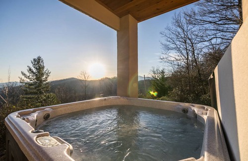 Apple Ridge Cabin | Cabin ∙ 2 bedrooms ∙ 6 guests
