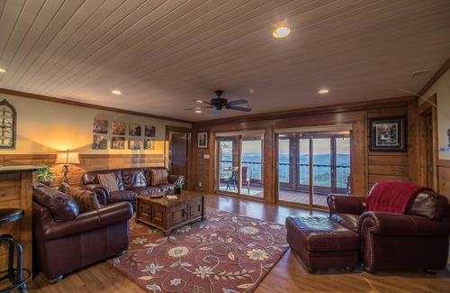Apple Ridge Cabin | Cabin ∙ 2 bedrooms ∙ 6 guests