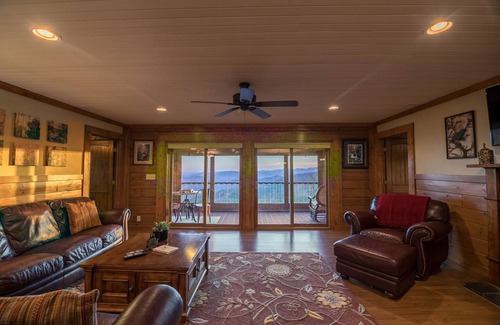 Apple Ridge Cabin | Cabin ∙ 2 bedrooms ∙ 6 guests