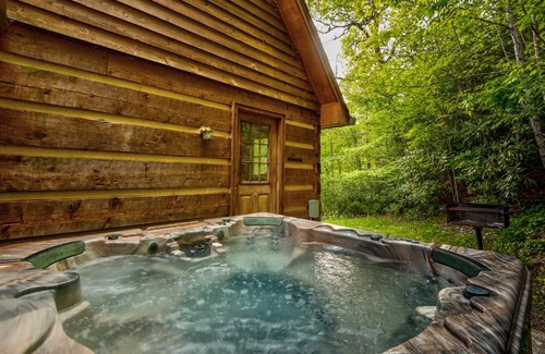 Fleetwood Cabin | Cabin ∙ 2 bedrooms ∙ 8 guests