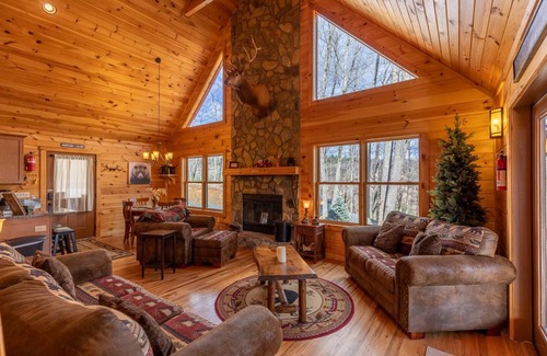 West Jefferson Cabin | Cabin ∙ 3 bedrooms ∙ 6 guests