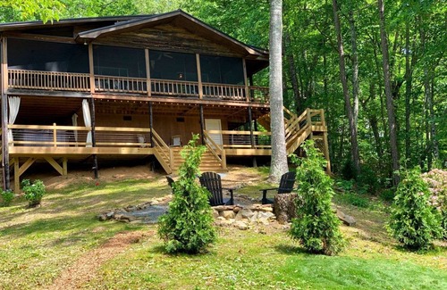 Robbinsville Cabin | Cabin ∙ 3 bedrooms ∙ 7 guests