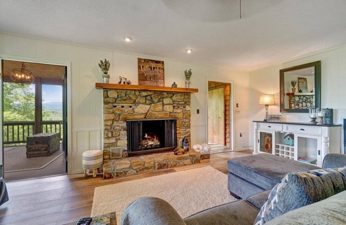 Robbinsville Cabin | Cabin ∙ 3 bedrooms ∙ 7 guests