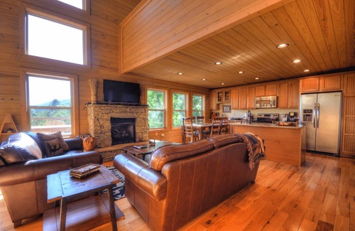 Almond Cabin | Cabin ∙ 3 bedrooms ∙ 8 guests