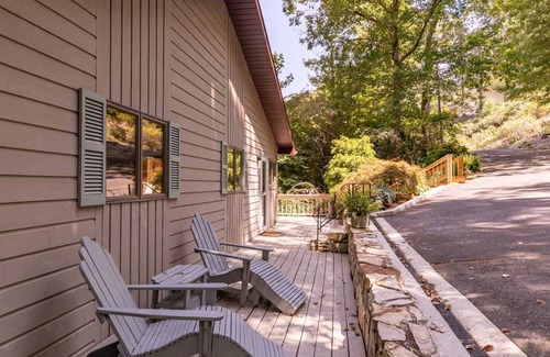 Spruce Pine Cabin | Cabin ∙ 3 bedrooms ∙ 8 guests