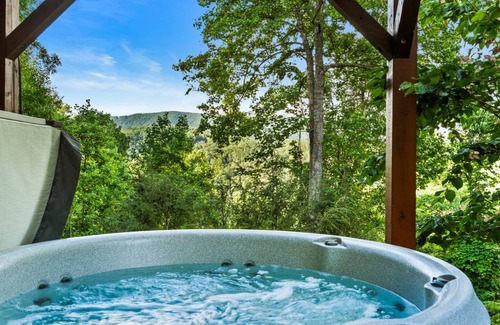 Boone Cabin | Cabin ∙ 3 bedrooms ∙ 10 guests
