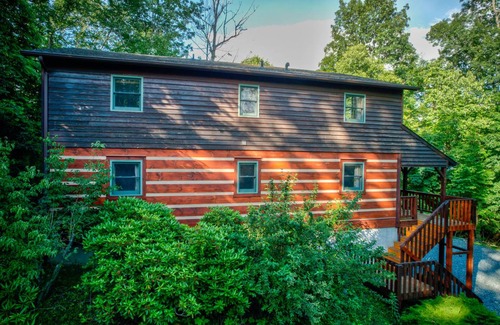 Boone Cabin | Cabin ∙ 3 bedrooms ∙ 10 guests