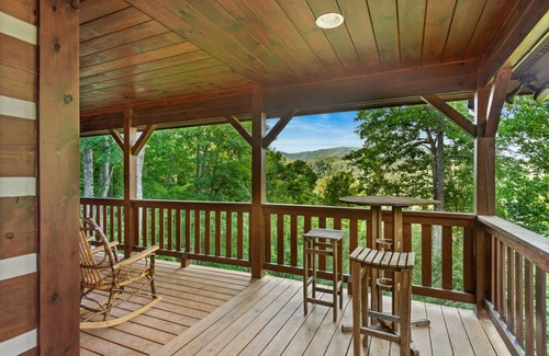 Boone Cabin | Cabin ∙ 3 bedrooms ∙ 10 guests