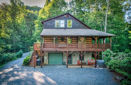 Boone Cabin | Cabin ∙ 3 bedrooms ∙ 10 guests