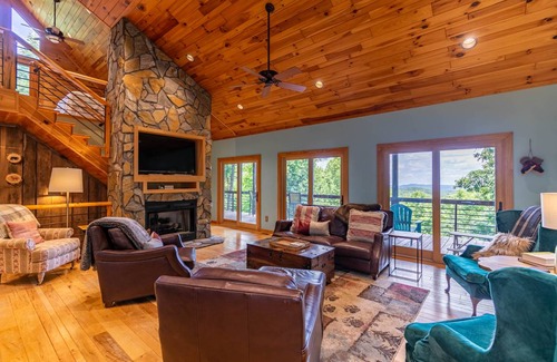 Lenoir Cabin | Cabin ∙ 3 bedrooms ∙ 12 guests