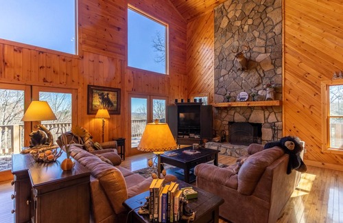 Apple Ridge Cabin | Cabin ∙ 3 bedrooms ∙ 8 guests