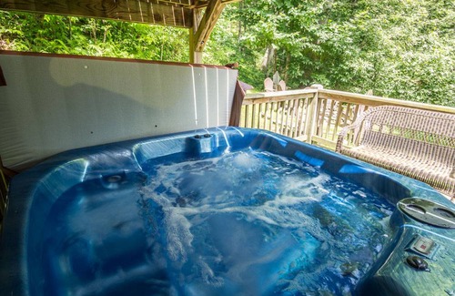 Boone Cabin | Cabin ∙ 4 bedrooms ∙ 9 guests