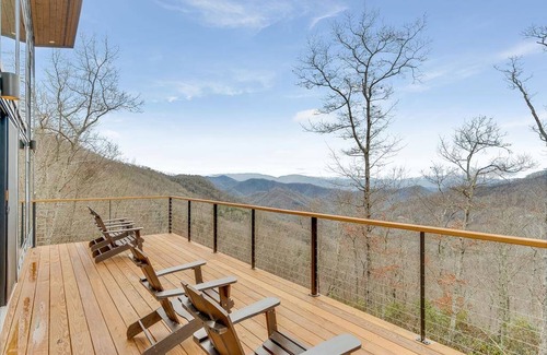 Bryson City Cabin | Cabin ∙ 4 bedrooms ∙ 6 guests