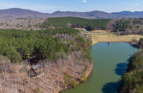 Hidden Lake Cabin | Cabin ∙ 4 bedrooms ∙ 8 guests