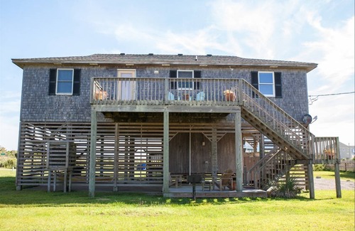 Hatteras Cottage | Cabin ∙ 4 bedrooms ∙ 8 guests