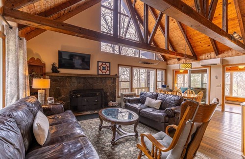 Fleetwood Cabin | Cabin ∙ 4 bedrooms ∙ 12 guests