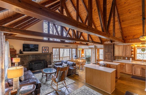Fleetwood Cabin | Cabin ∙ 4 bedrooms ∙ 12 guests