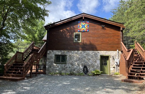 Apple Ridge Cabin | Cabin ∙ 5 bedrooms ∙ 10 guests