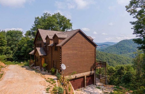 Frank Cabin | Cabin ∙ 6 bedrooms ∙ 14 guests
