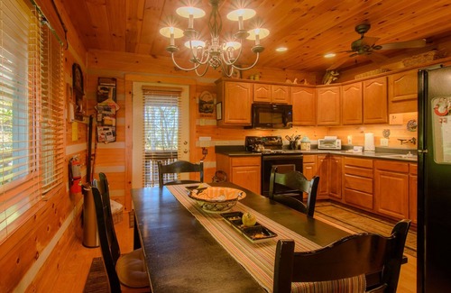 Boone Cabin | Cabin Tucked Away In The Woods